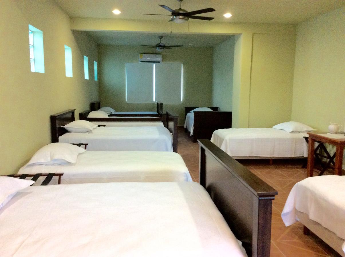 إيسلا موخيريس Casa Paloma Blanca Hostel المظهر الخارجي الصورة